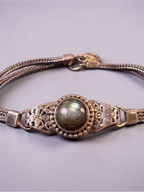 Labradorite Cabochon Floral Silver-Tone Bracelet - Green Labradorite